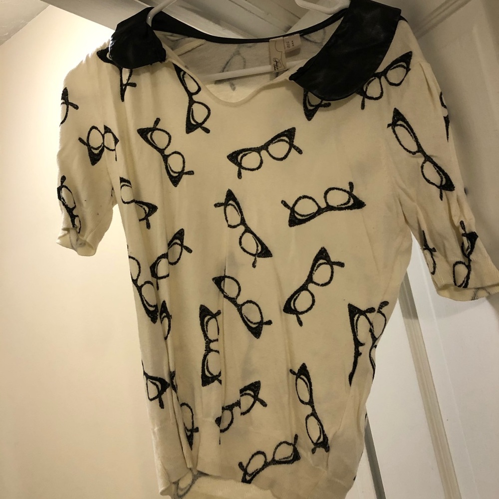 Cat eye sweater top